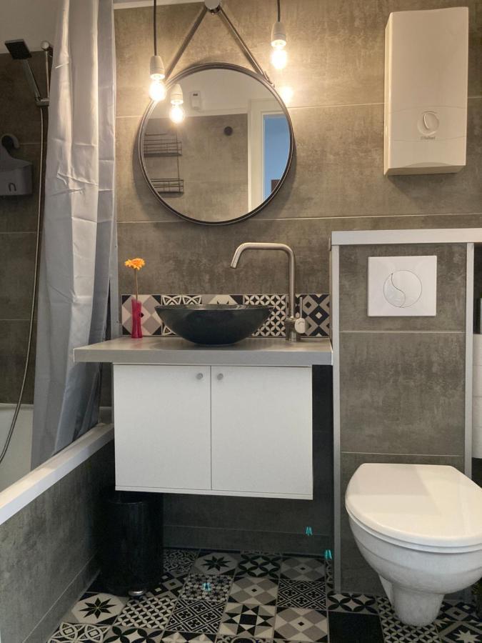 Living At Saarpartments -Adults Only- 2 Bedroom, Netflix - Business & Holiday Apartments For Long- And Short Term Stay, 3 Min To Train Station, Secure E-Bike Parking! Saarbrücken Exteriér fotografie